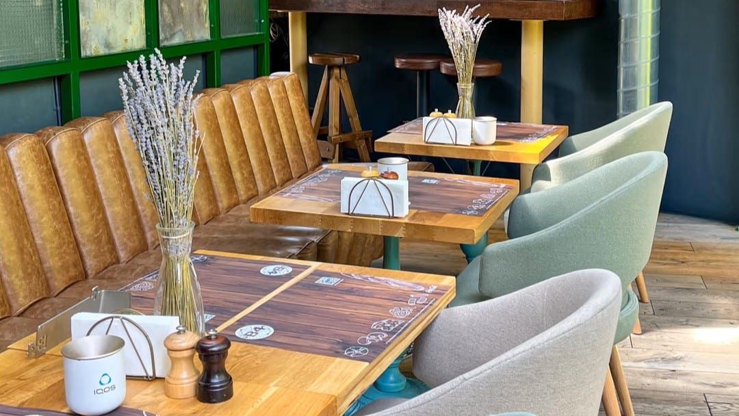 Guests sharing a table in the B4 Market dining room